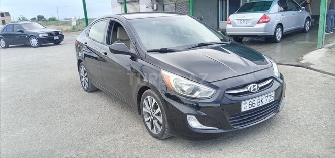 Hyundai Accent-12
