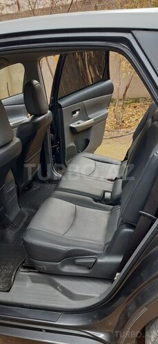 Toyota Prius V-8