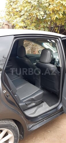 Toyota Prius V-9