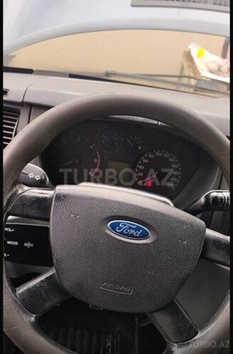 Ford Transit-4