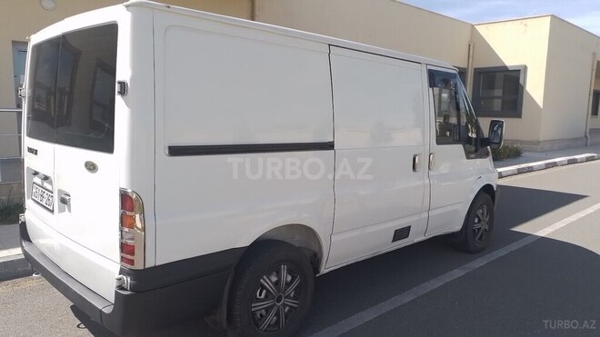 Ford Transit-5