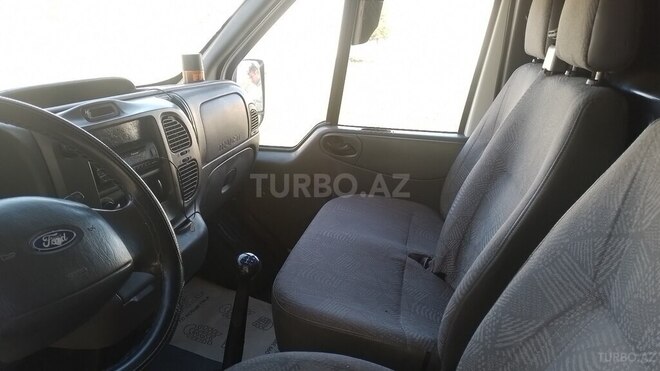 Ford Transit-9