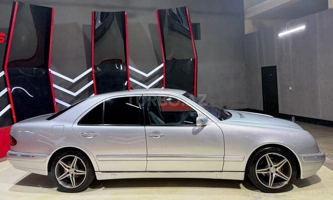 Mercedes E 220-4