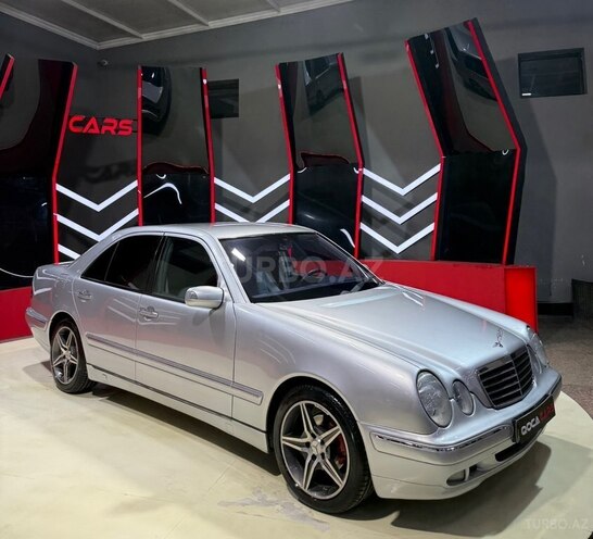 Mercedes E 220-1