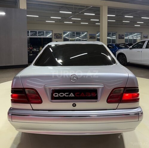 Mercedes E 220-10