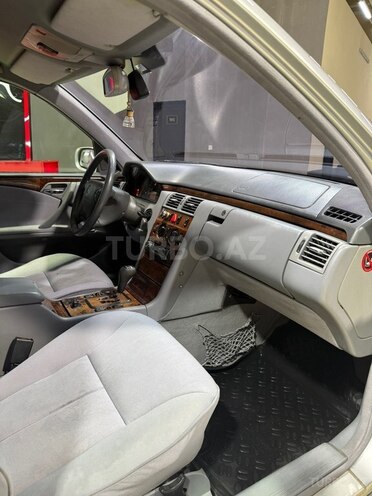 Mercedes E 220-12