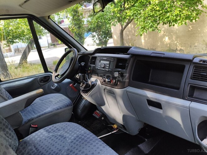 Ford Transit-3
