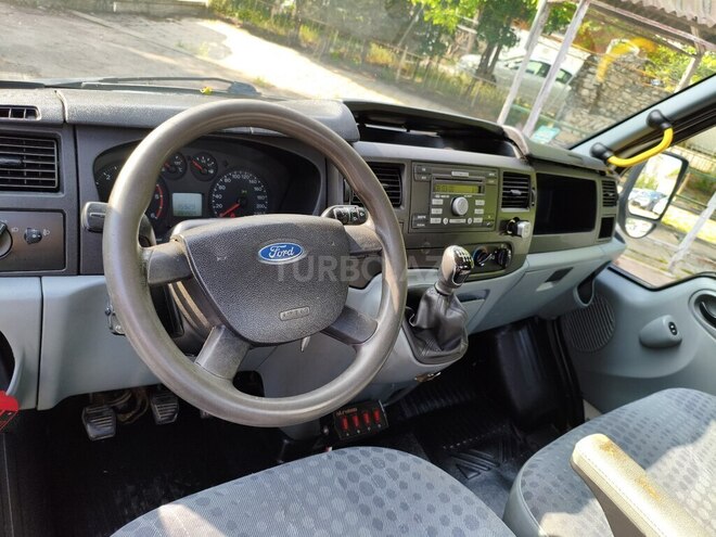 Ford Transit-6