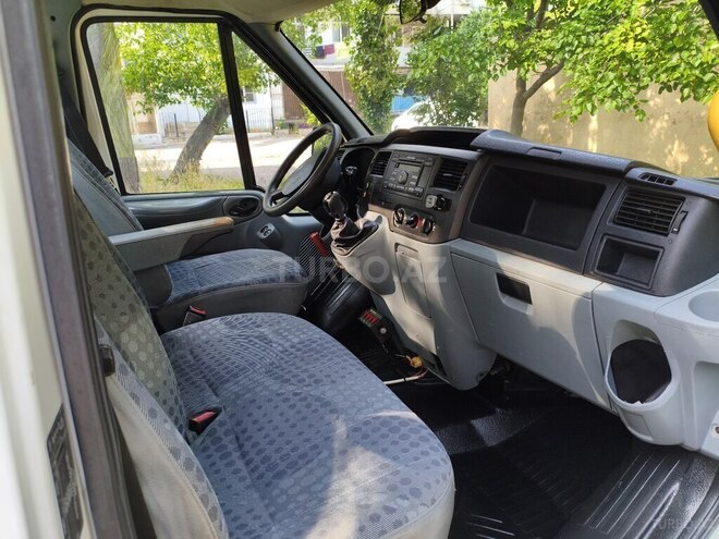 Ford Transit-4