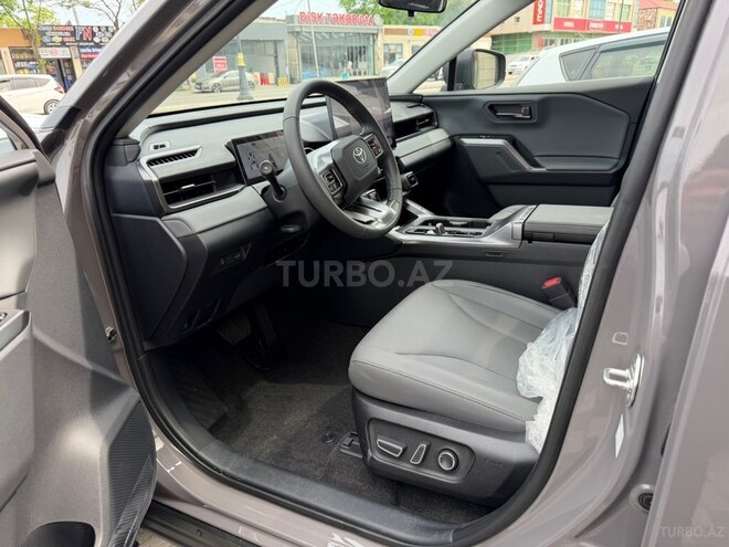 Toyota RAV4-12