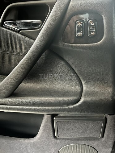 Mercedes E 270-8