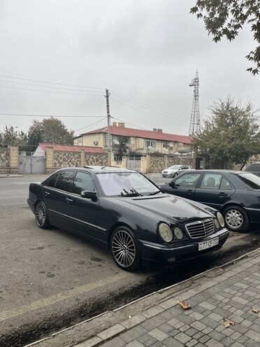 Mercedes E 270-4