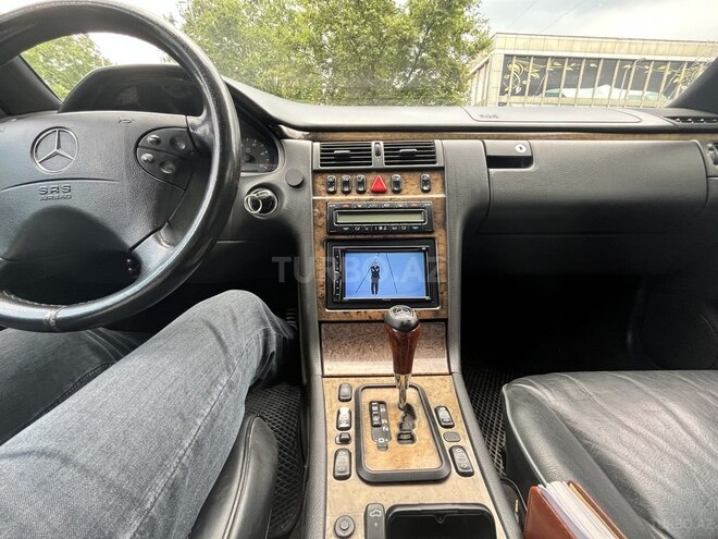 Mercedes E 270-11