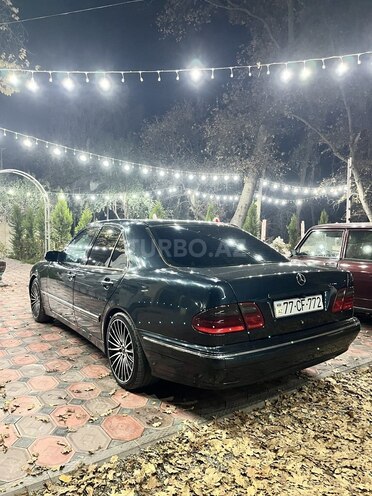 Mercedes E 270-5