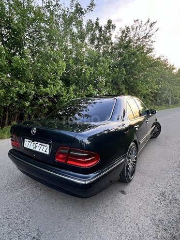 Mercedes E 270-3