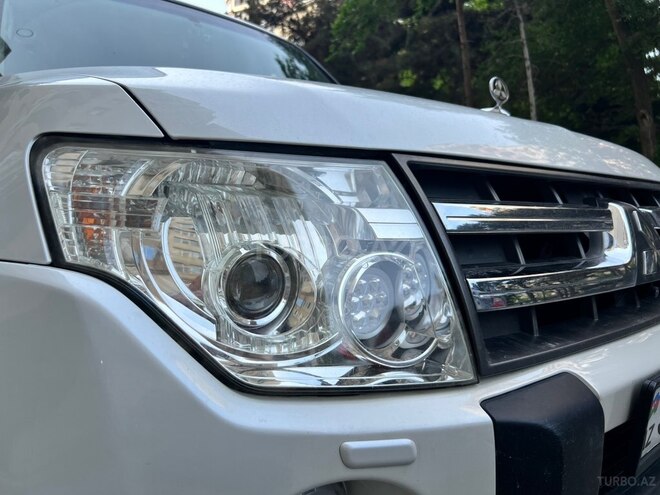 Mitsubishi Pajero-11