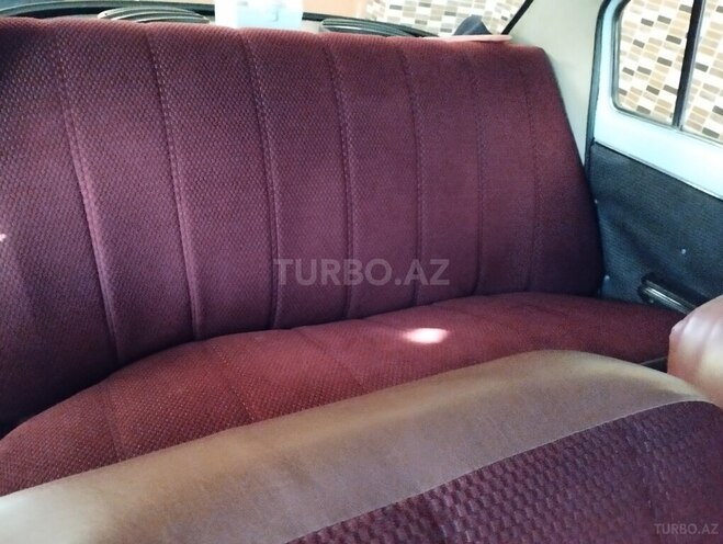 GAZ 21 "Volga"-10