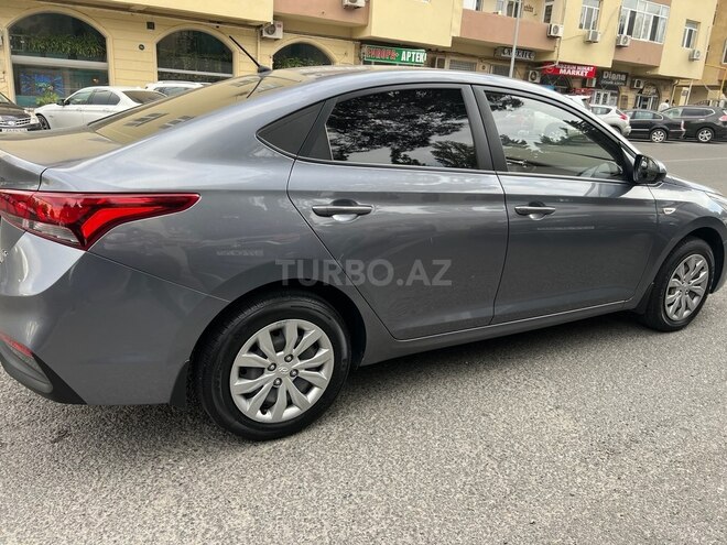 Hyundai Accent-5