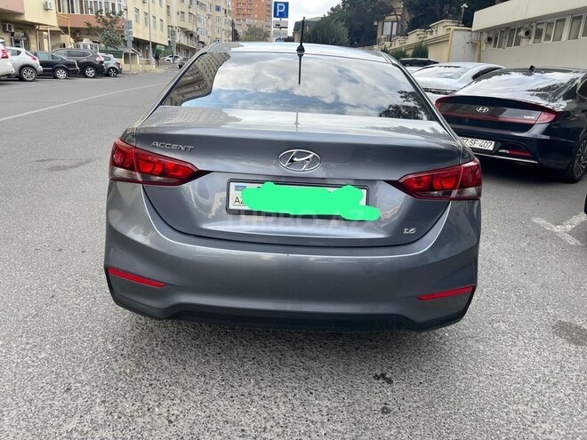 Hyundai Accent-7