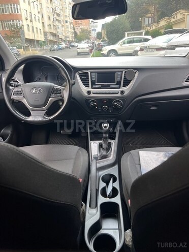 Hyundai Accent-8