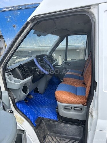 Ford Transit-5