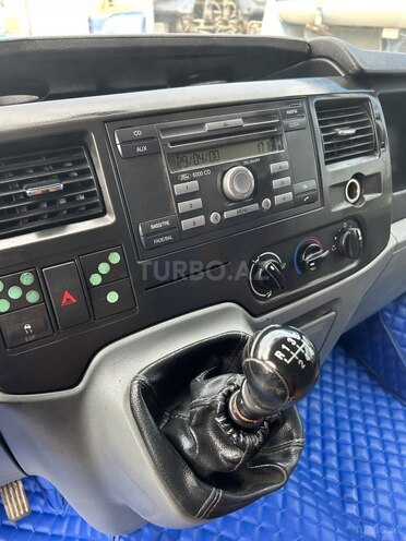 Ford Transit-6