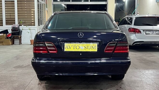Mercedes E 240-2
