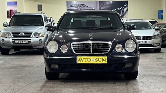 Mercedes E 240-4