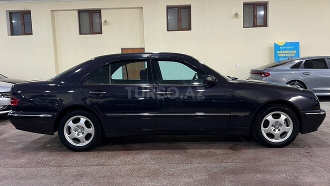 Mercedes E 240-8