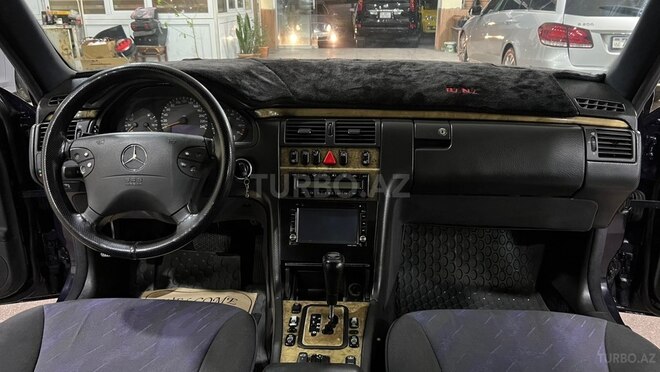 Mercedes E 240-13