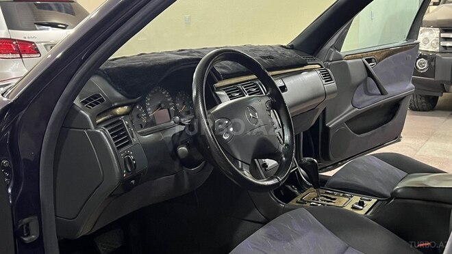 Mercedes E 240-19
