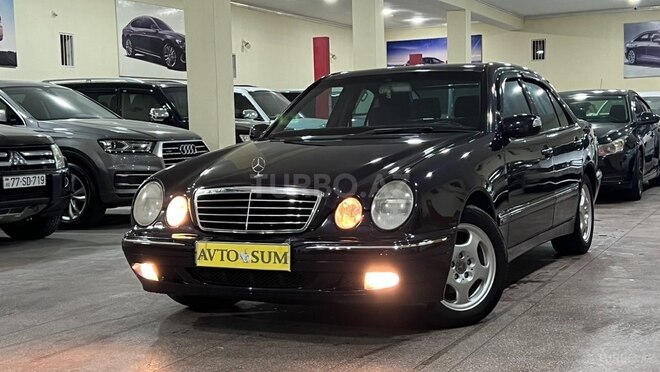 Mercedes E 240-1