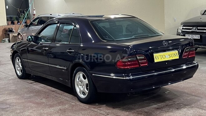 Mercedes E 240-11