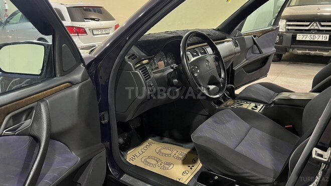 Mercedes E 240-18