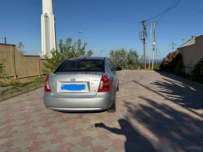Hyundai Accent-2