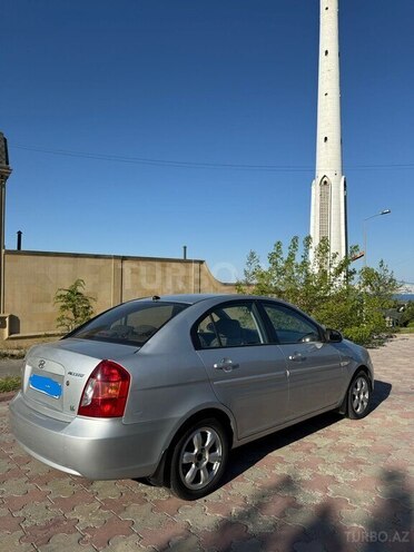 Hyundai Accent-4