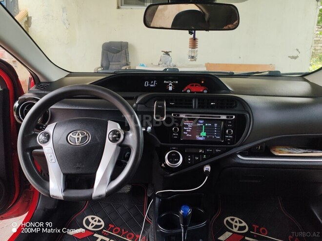Toyota Prius C-4