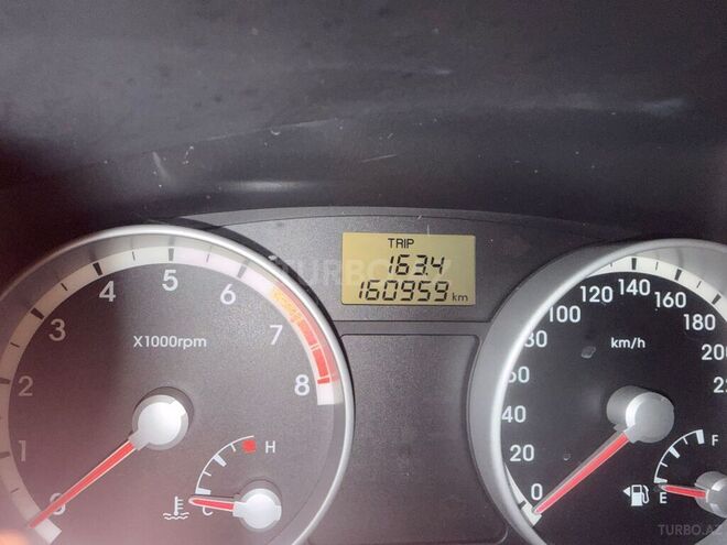 Hyundai Accent-7