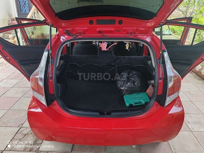 Toyota Prius C-7