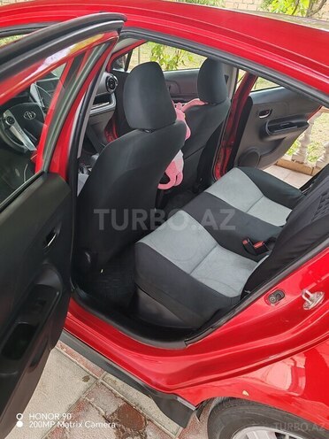 Toyota Prius C-8