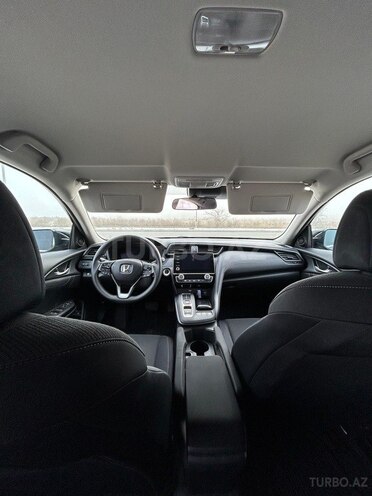 Honda Insight-3