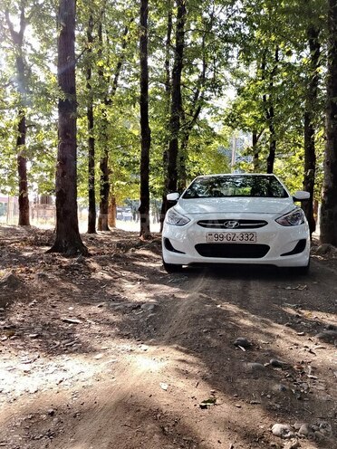 Hyundai Accent-2