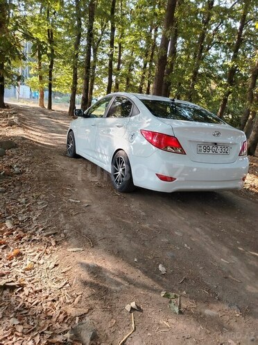 Hyundai Accent-4
