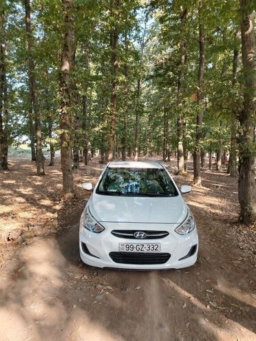 Hyundai Accent-1