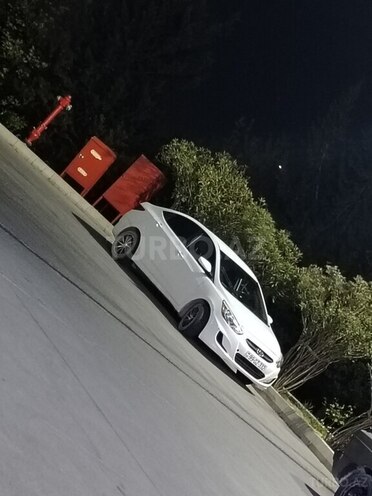 Hyundai Accent-7