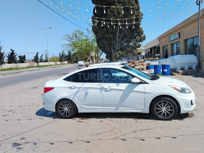 Hyundai Accent-9