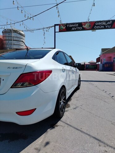 Hyundai Accent-10