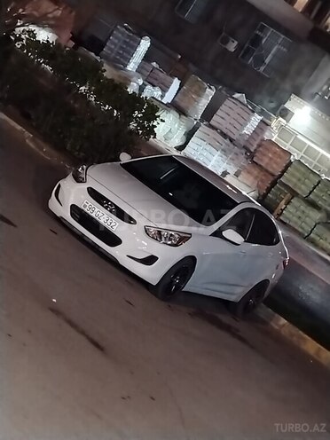 Hyundai Accent-11