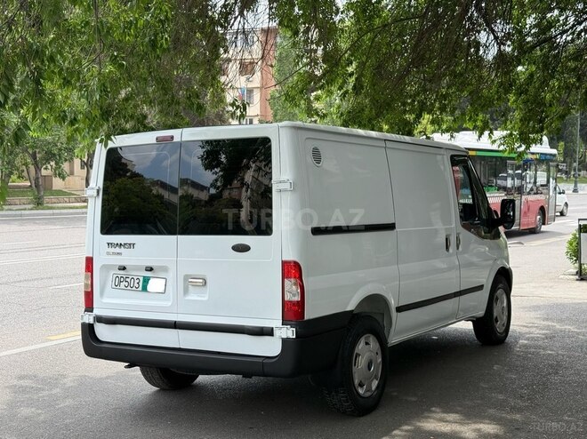 Ford Transit-15