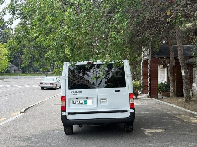 Ford Transit-14